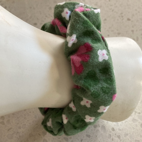 NEW Animal Prints Handcrafted Hair Scrunchie (1) - Picture 6 of 6